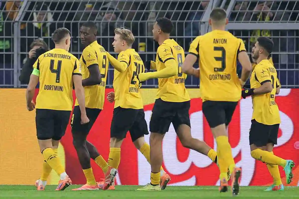 Guirassy assieme ad alcuni suoi compagni