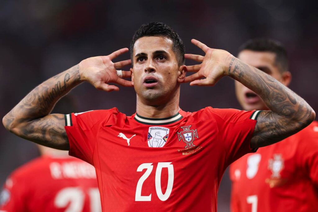 Joao Cancelo, terzino dell'Al Hilal, esulta dopo la rete realizzata nel match tra Portogallo e Ungheria