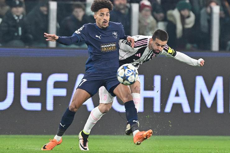 Zhegrova in contrasto contro il Pafos