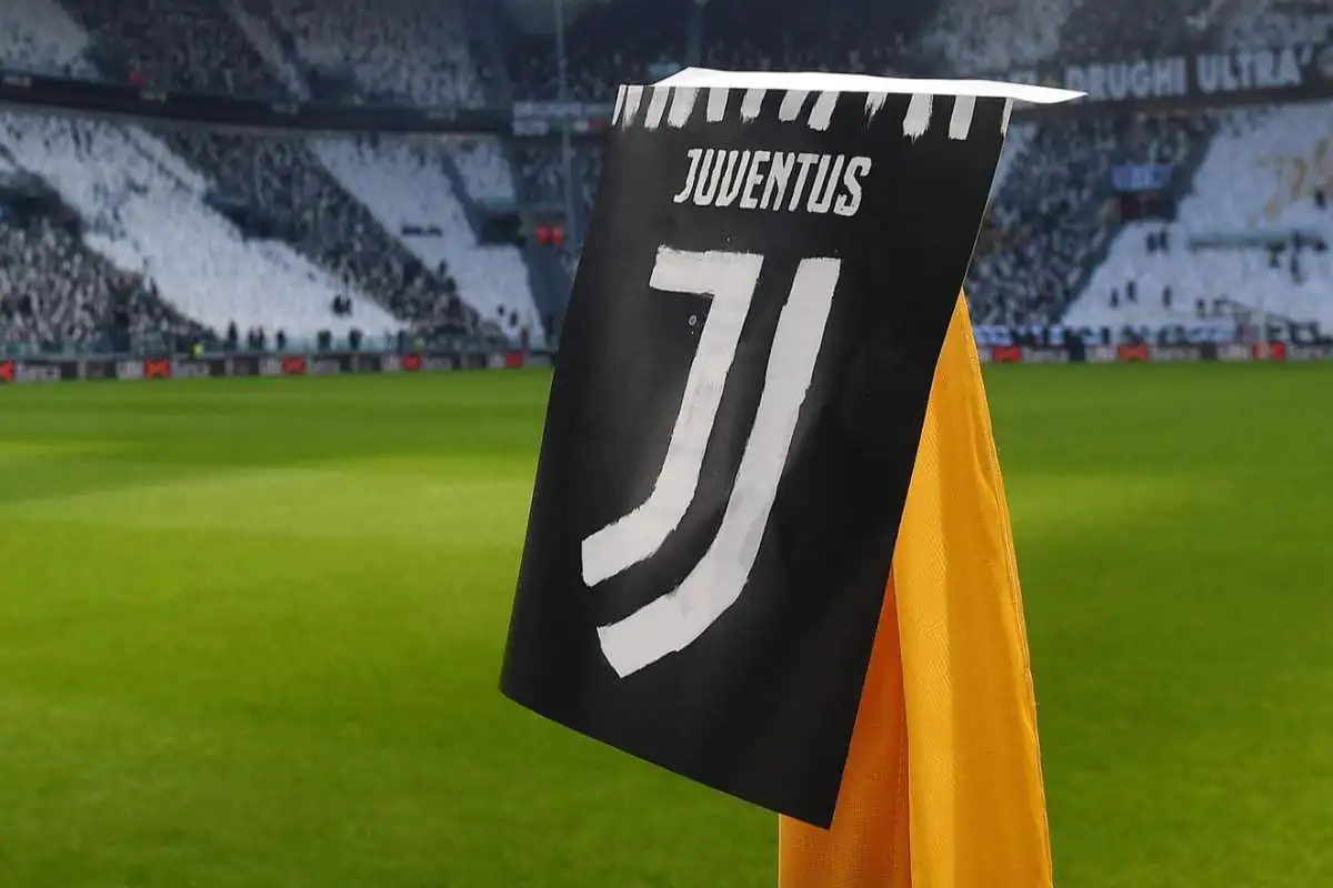 Logo della Juventus esposto alla stadio nella gara contro la Lazio