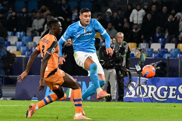 Lorenzo Lucca in campo contro l 'Atalanta
