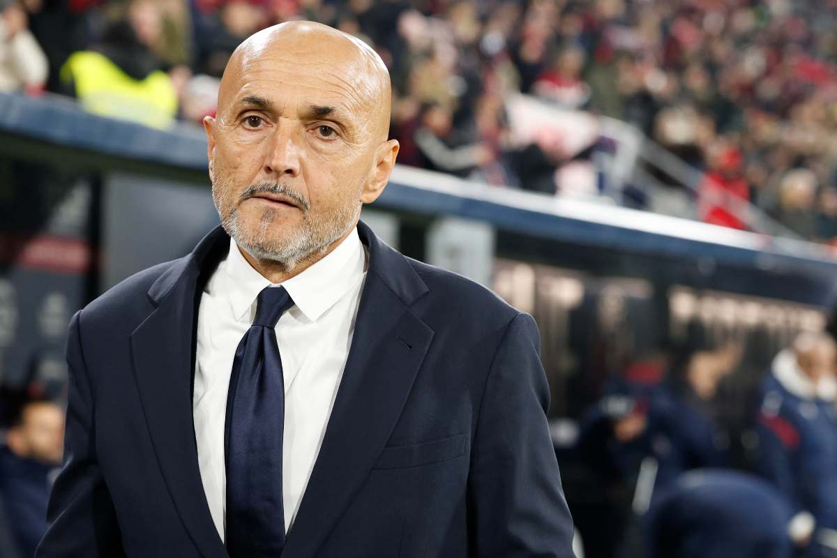 Luciano Spalletti corrucciato in panchina con la Juventus durante una partita di campionato allo stadio Renato Dall'Ara