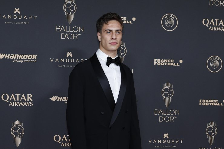 Yildiz in posa alla cerimonia del Pallone d'Oro