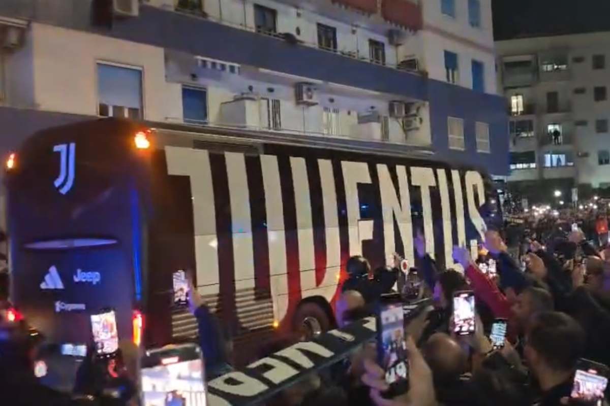 Bus della Juve colpito prima della partita contro il Napoli