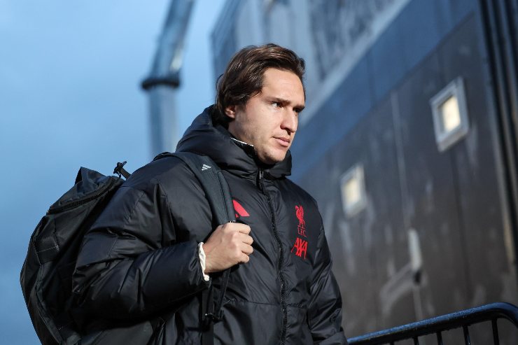 Federico Chiesa si prepara ad una sfida di Premier League con il Liverpool