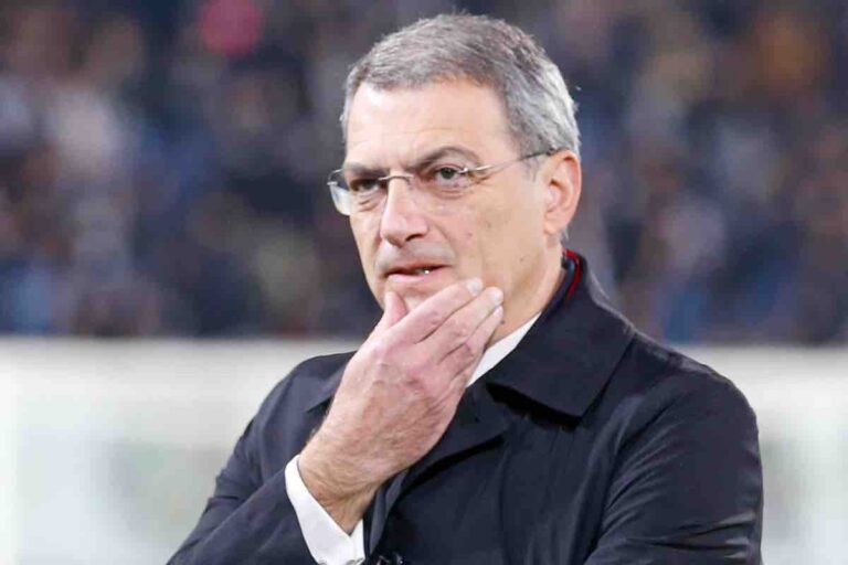 Damien Comolli pensieroso prima di una partita della Juventus