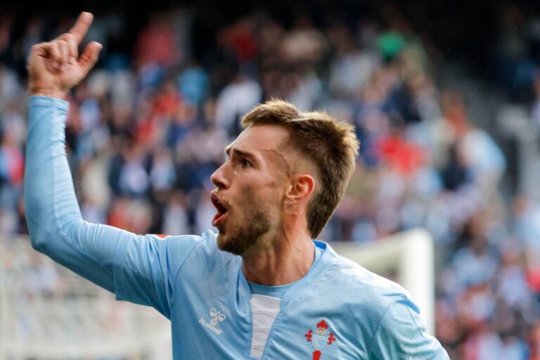 Oscar Mingueza, terzino destro del Celta Vigo, nel match contro il Siviglia