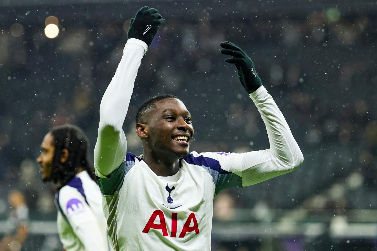 Randal Kolo Muani, attaccante del Tottenham, esulta dopo la rete realizzata contro il Francoforte
