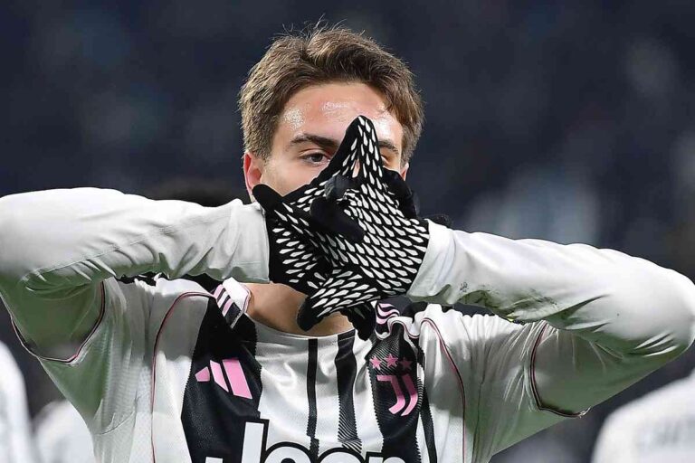 Kenan Yildiz a segno durante una partita della Juventus all'Allianz Stadium