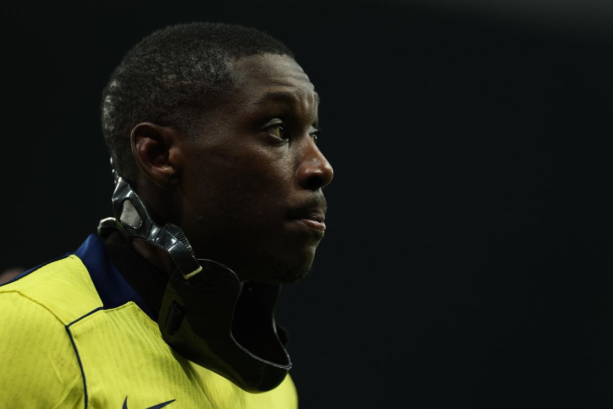 Kolo Muani durante il riscaldamento con il Tottenham