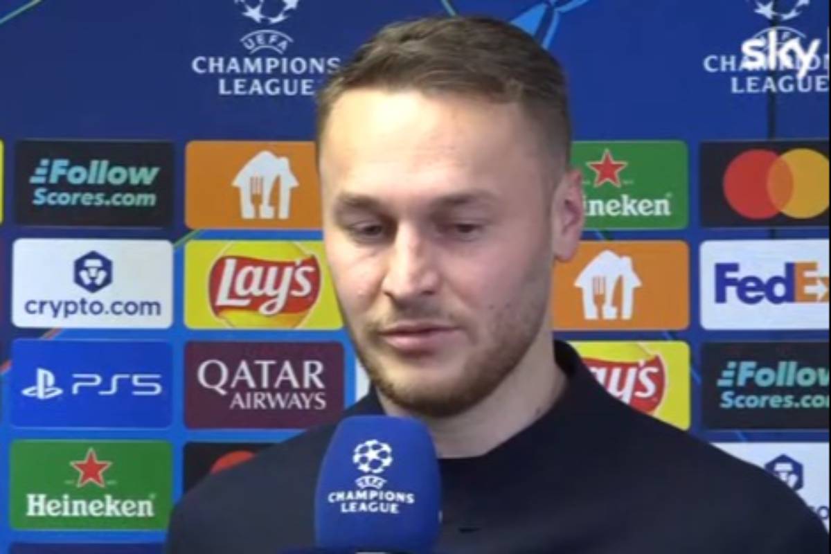 Teun Koopmeiners ai microfoni durante un'intervista