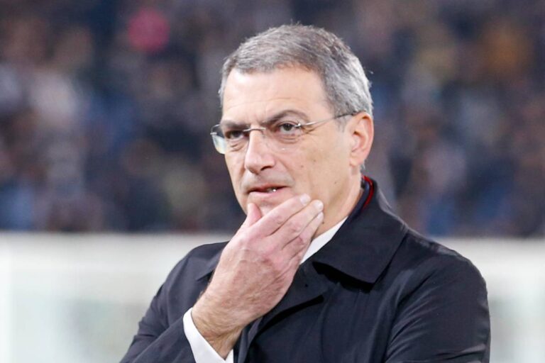 Comolli concentrato prima di una partita della Juve