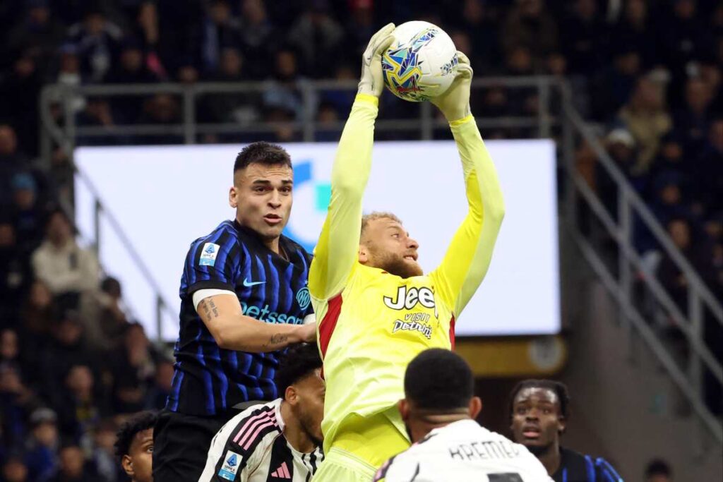 Di Gregorio in campo con la Juventus a San Siro