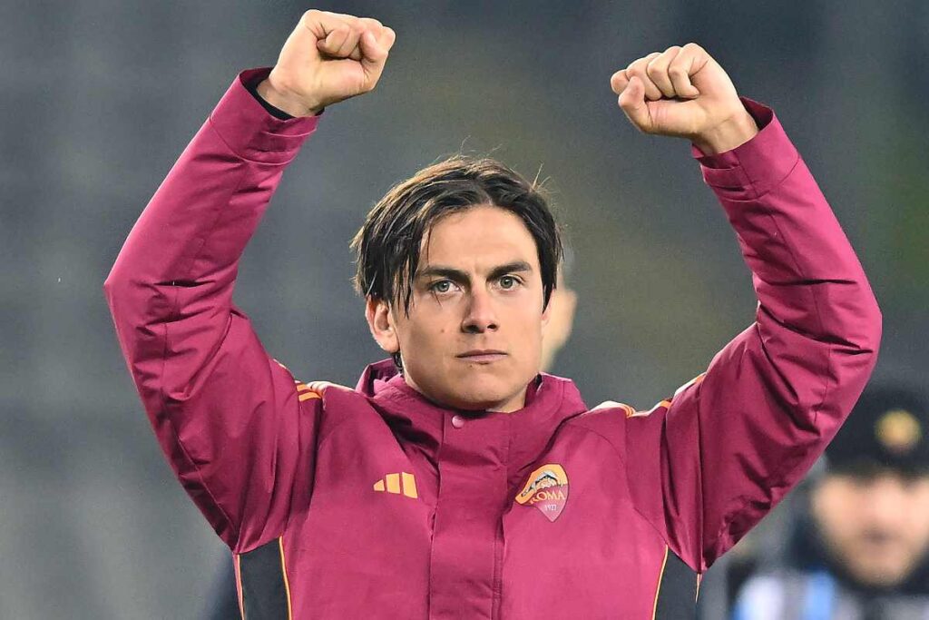 Dybala in campo con la Roma