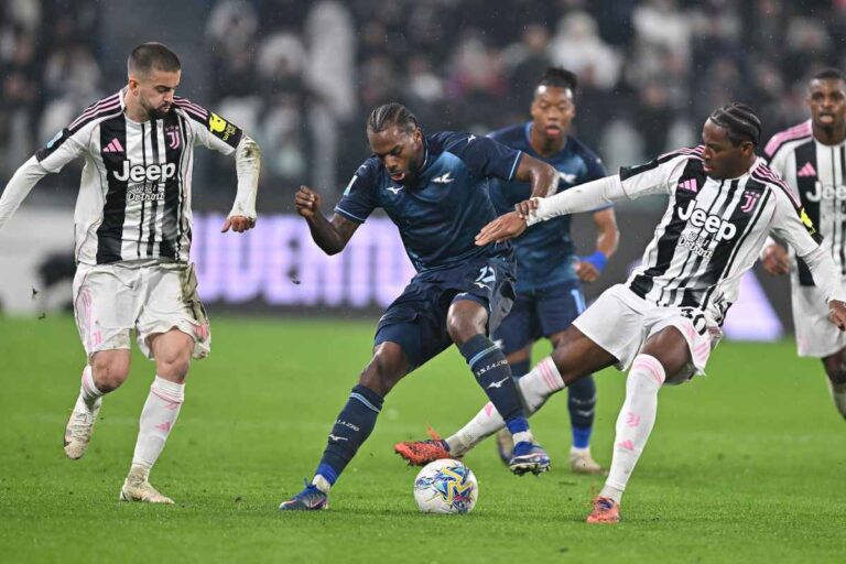 Edon Zhegrova e Jonathan David a duello con Nuno Tavares nel corso del match tra Juventus e Lazio