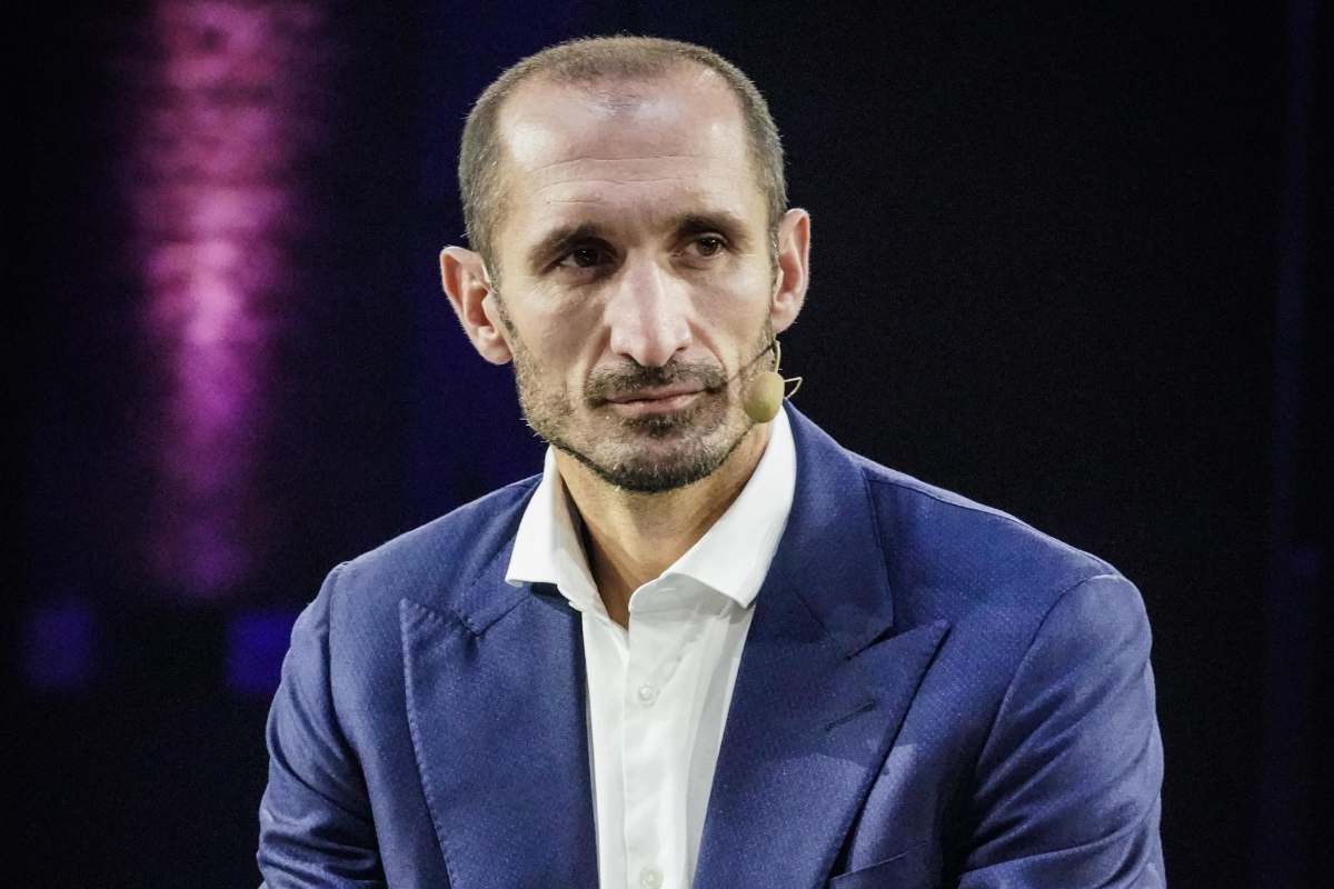 Giorgio Chiellini, dirigente della Juventus, appare pensieroso