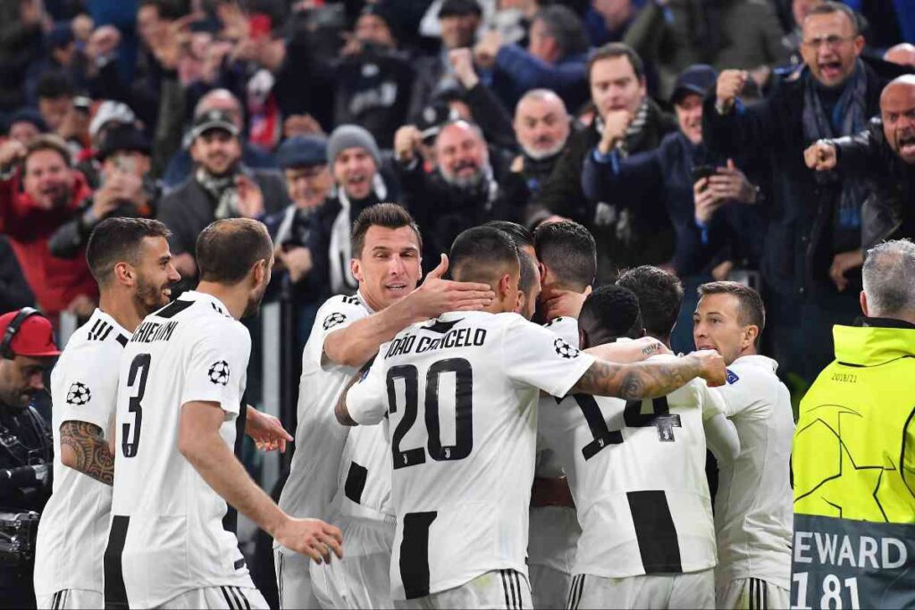 Esultanza di gruppo della Juve dopo il gol di Ronaldo contro l'Atletico
