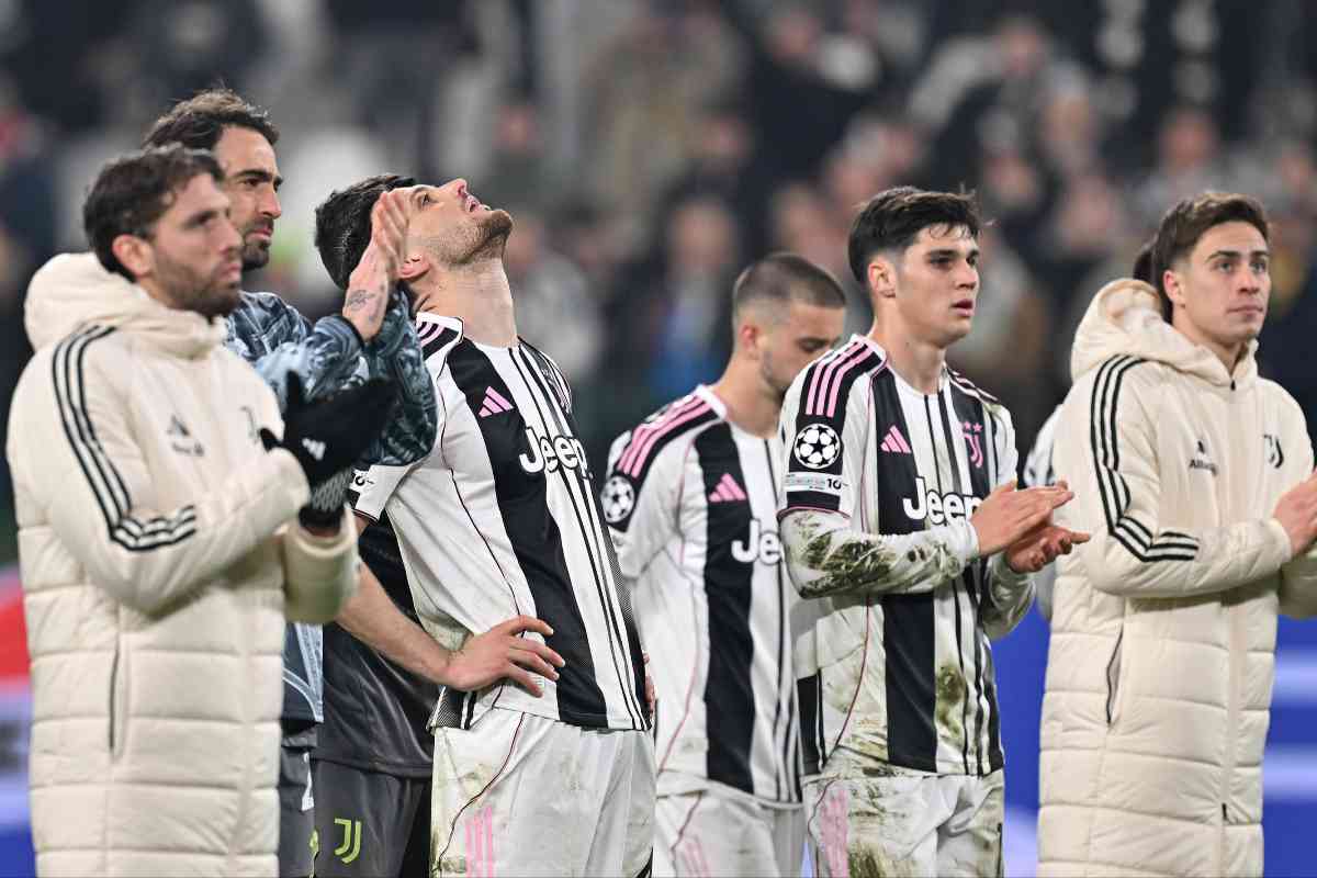 Giocatori della Juventus dopo la sfida con il Galatasaray