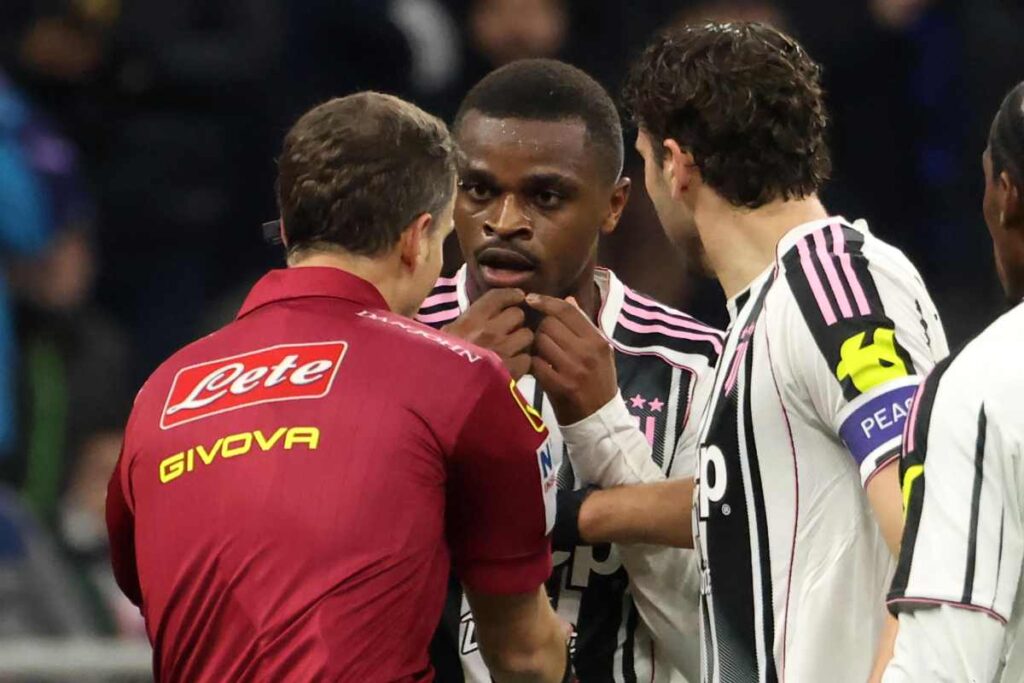 Kalulu a colloquio con l'arbitro