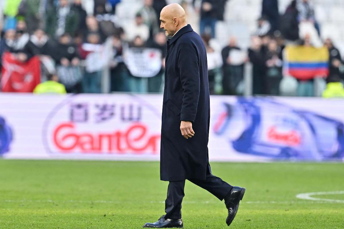 Spalletti passeggia desolato in campo dopo Juventus-Como.