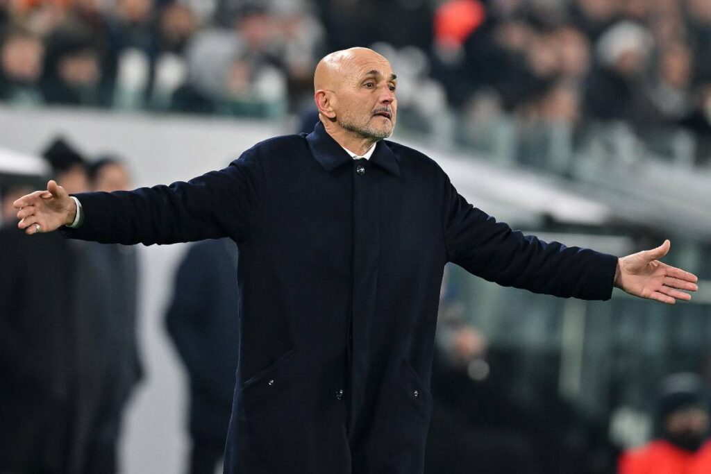 Spalletti polemico a braccia aperte