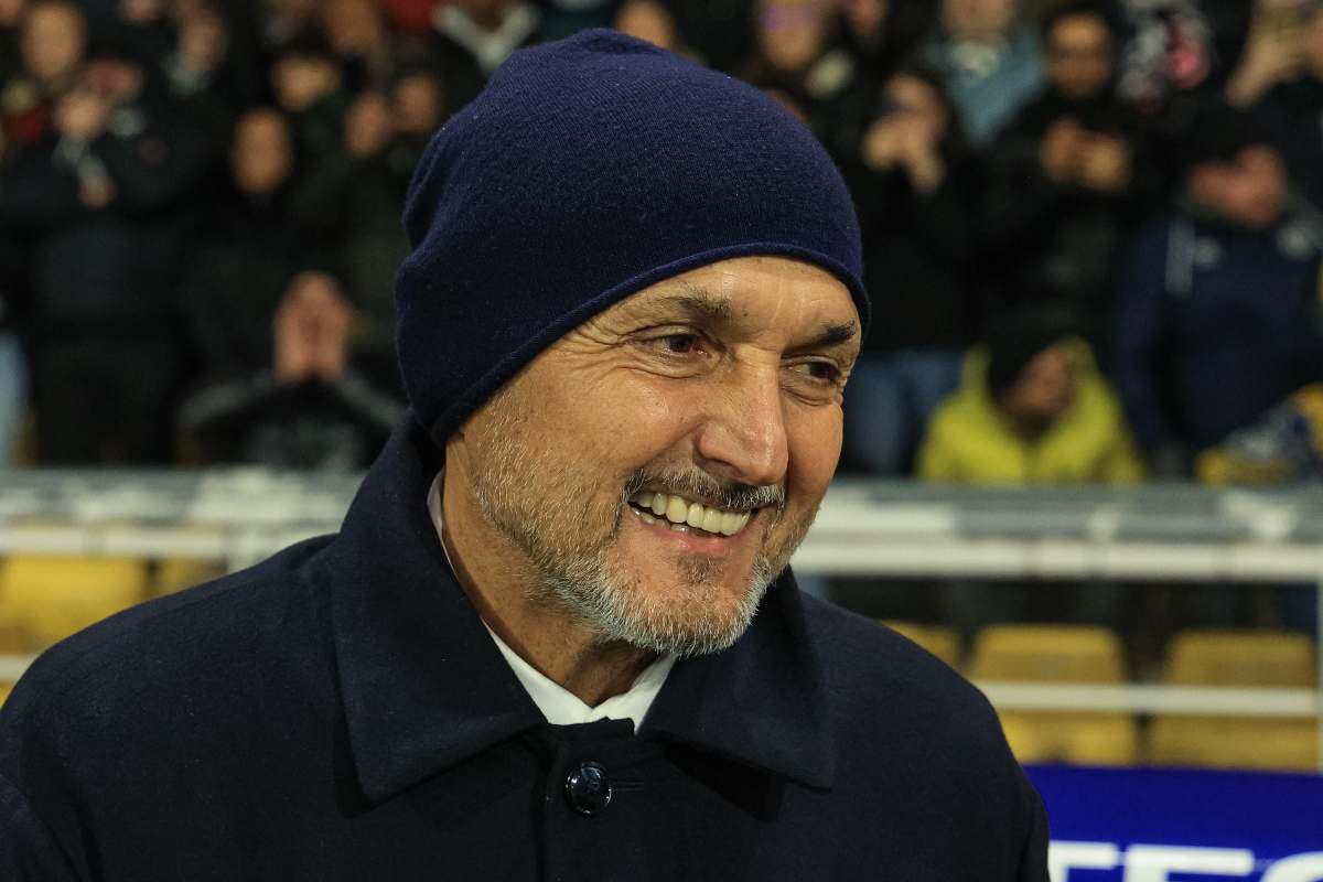 Spalletti sorridente in panchina