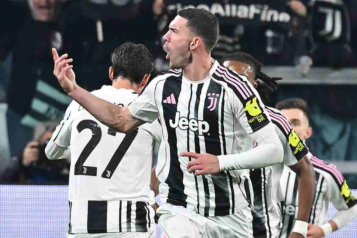 Vlahovic in campo con la Juventus