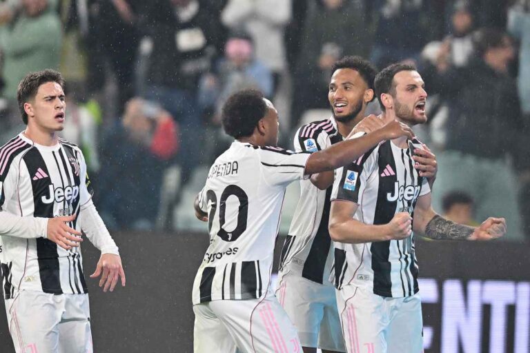 Kenan Yildiz, Federico Gatti, Lois Openda e Lloyd Kelly esultano dopo la rete realizzata nel corso del match tra Juventus ed Udinese