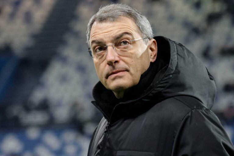 L'ad della Juve Damien Comolli in campo durante una partita di Serie A