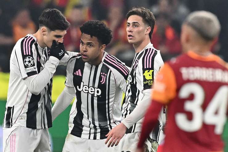 Juventus-Galatasaray, calciatori in campo: il rosso a Kelly fa discutere