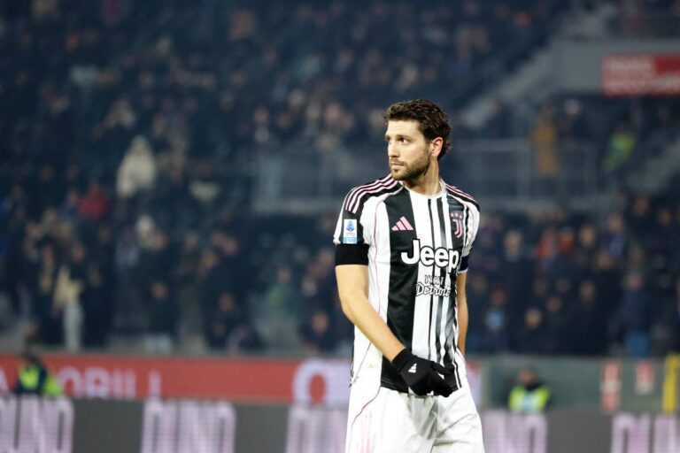 Locatelli in partita con la Juventus