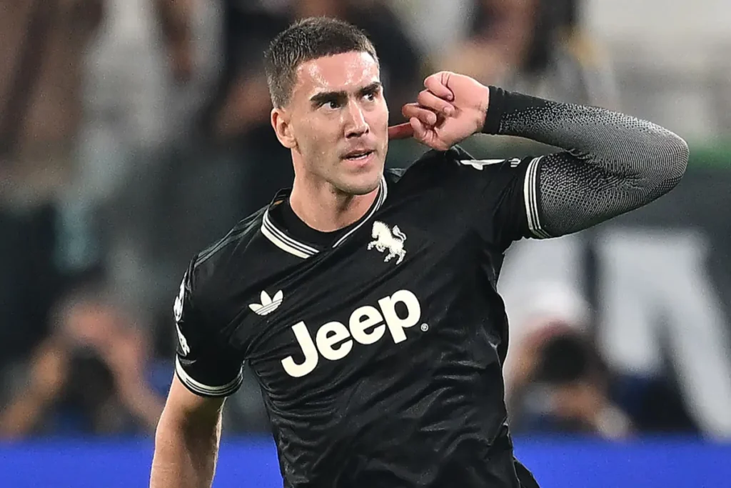 Dusan Vlahovic esulta al gol in campionato