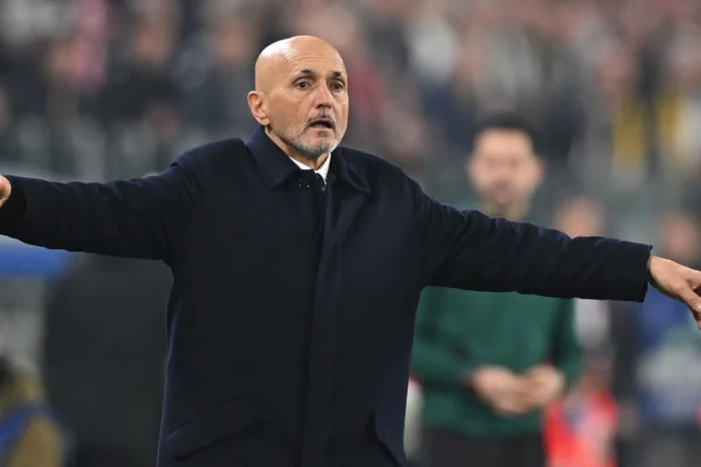 Luciano Spalletti, allenatore della Juventus, in panchina nella sfida contro il Galatasaray
