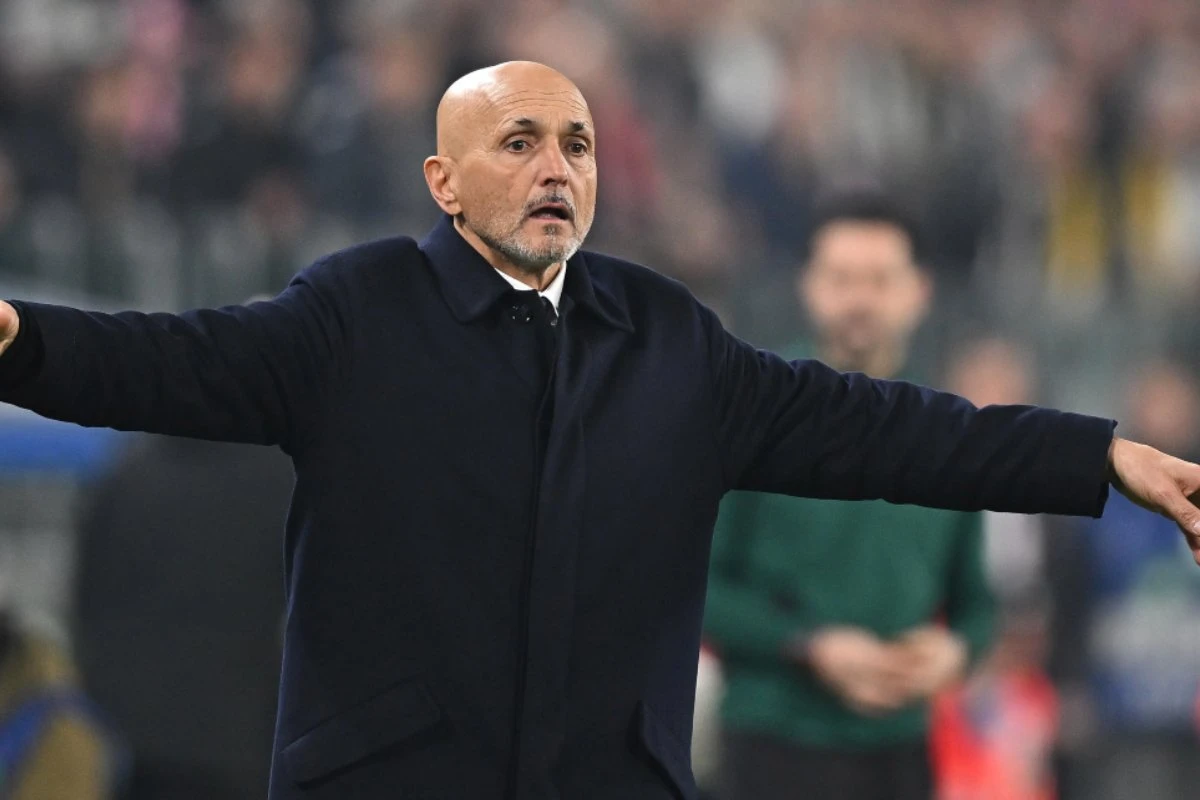 Luciano Spalletti, allenatore della Juventus, in panchina nella sfida contro il Galatasaray