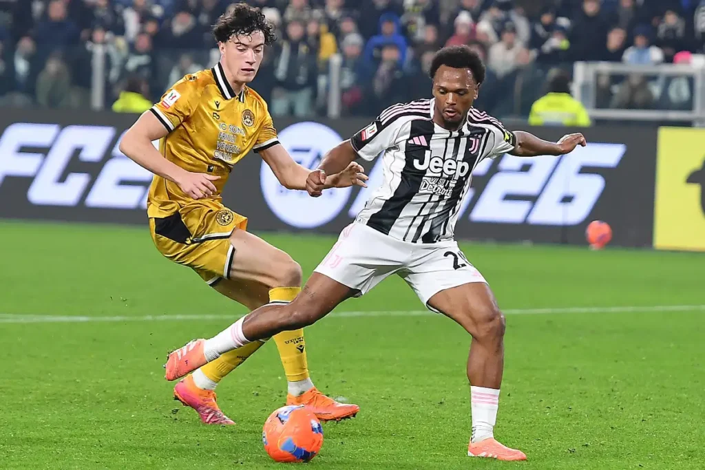 Loïs Openda in partita con la Juve