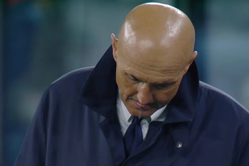 Spalletti sconsolato durante la partita fra Juventus e Sassuolo