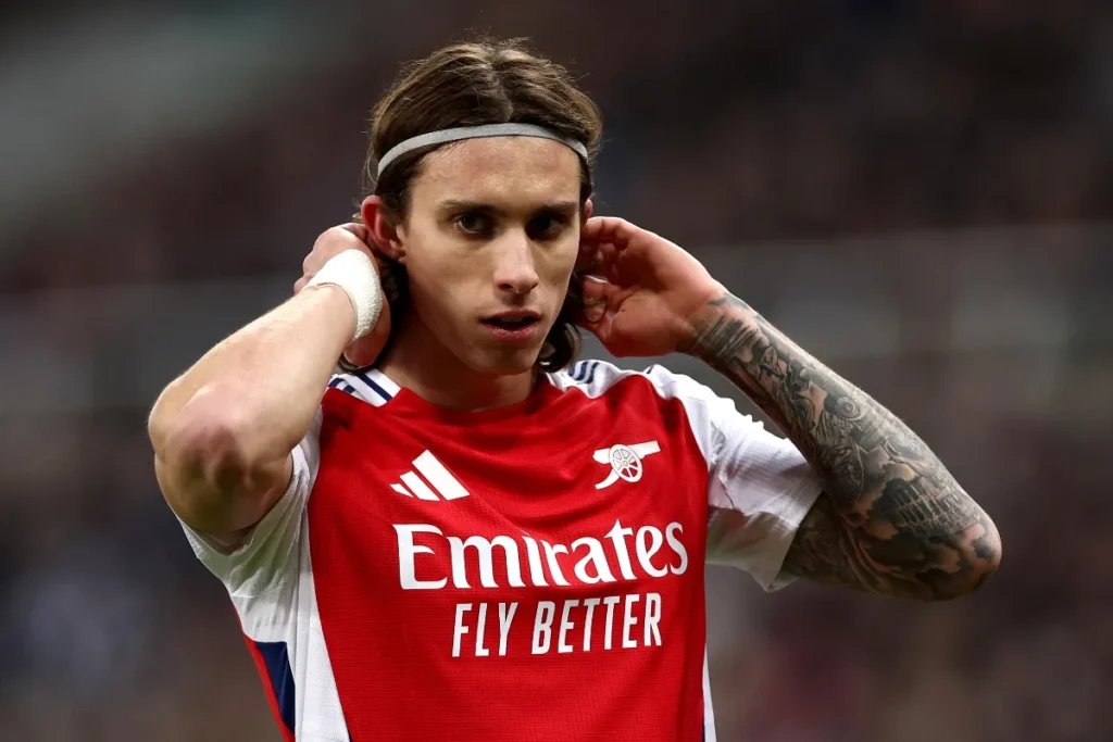 Riccardo Calafiori difensore dell'Arsenal nel mirino della Juventus