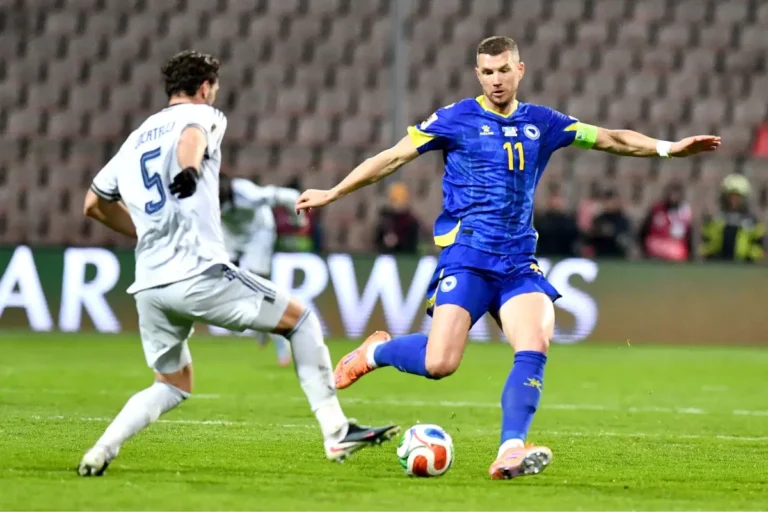 Locatelli durante la partita Bosnia-Italia