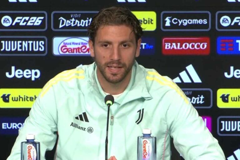 Manuel Locatelli, centrocampista della Juventus, in conferenza stampa
