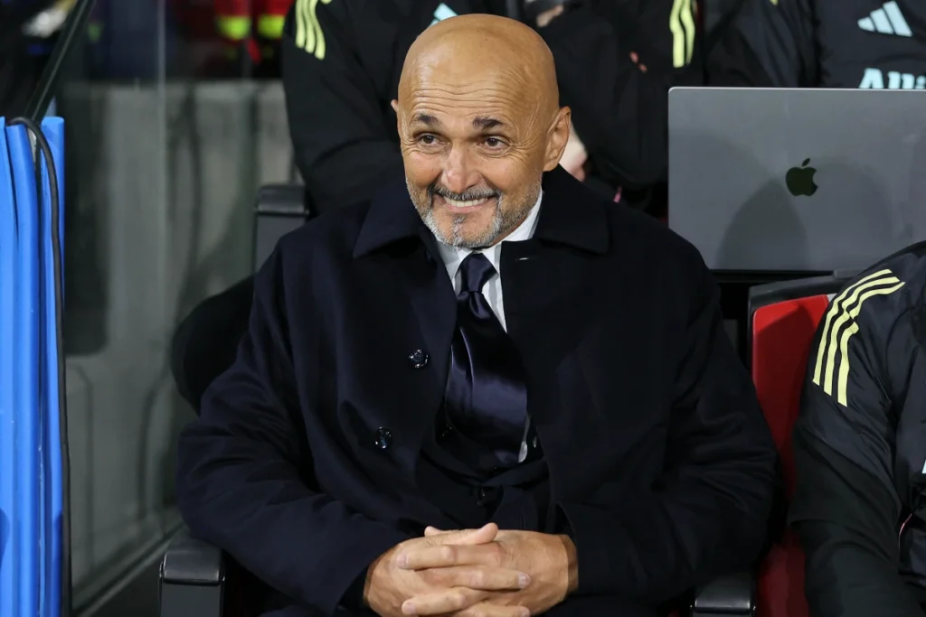 Luciano Spalletti in panchina, l'allenatore che ha indicato Lobotka come obiettivo per la Juventus