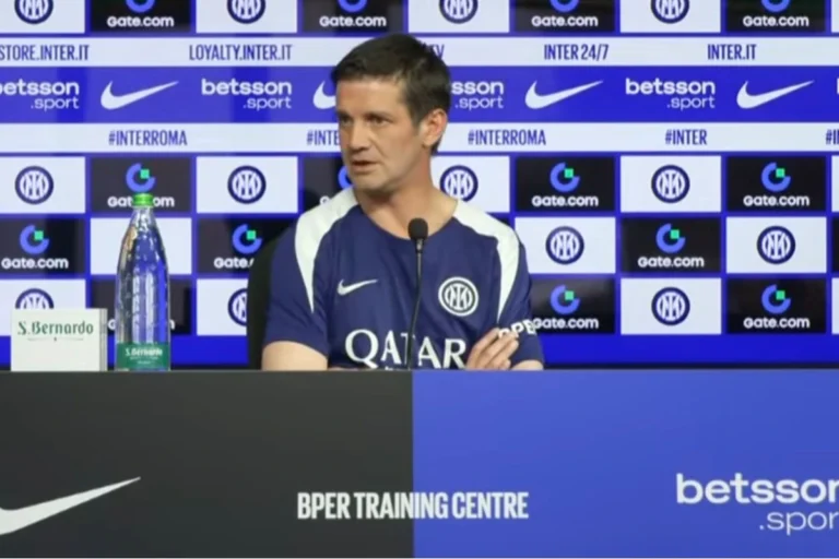 Cristian Chivu in conferenza stampa all'Inter parla della doppia morale arbitrale