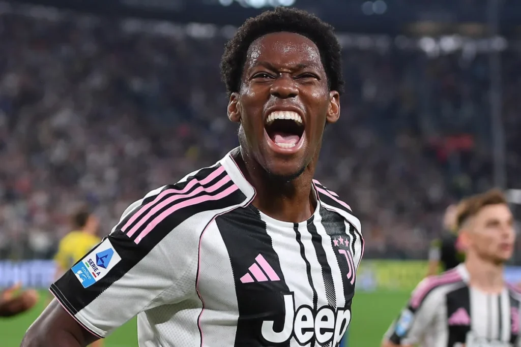 Jonathan David esulta in maglia Juventus durante Juve-Bologna, una delle reti della vittoria bianconera