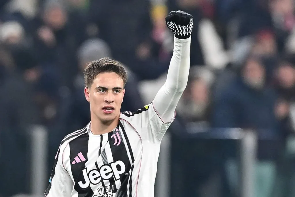 Attaccante della Juventus in azione durante una partita di Serie A