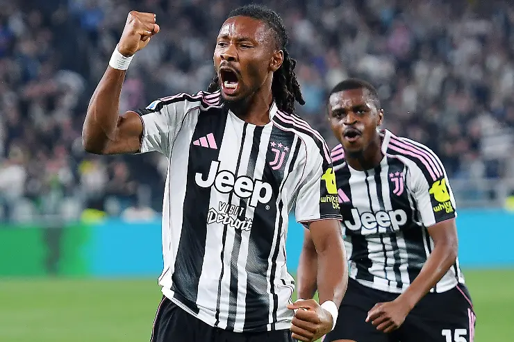 Khephren Thuram e Pierre Kalulu esultano dopo la rete realizzata dal centrocampista francese contro il Bologna