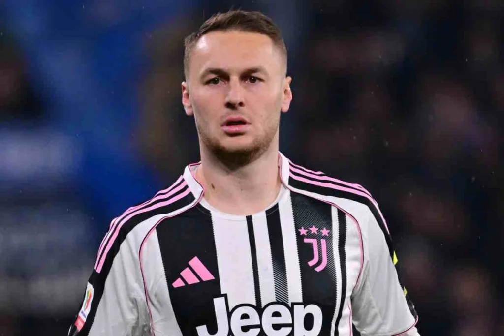 Koopmeiners in azione durante Juventus-Fiorentina con maglia bianconera