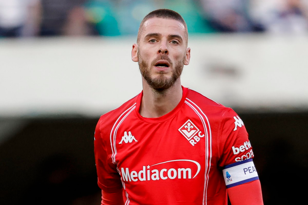 De Gea in maglia rossa della Fiorentina, capitano della squadra