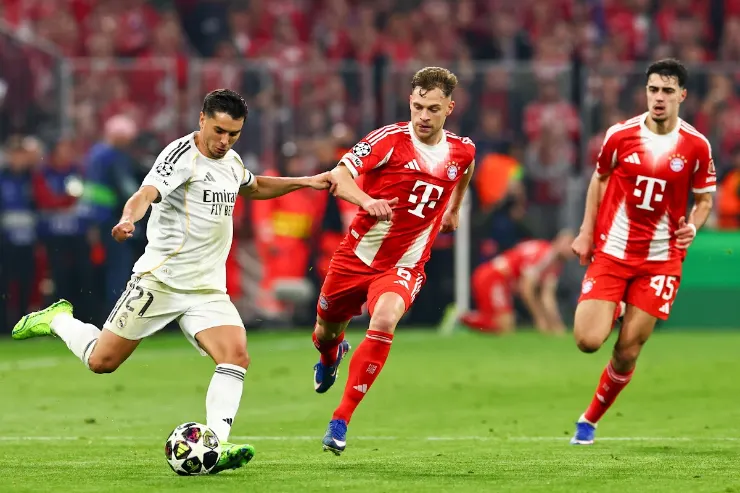 Brahim Diaz in azione con pallone durante una partita di calcio europeo tra Real Madrid e Bayern Monaco