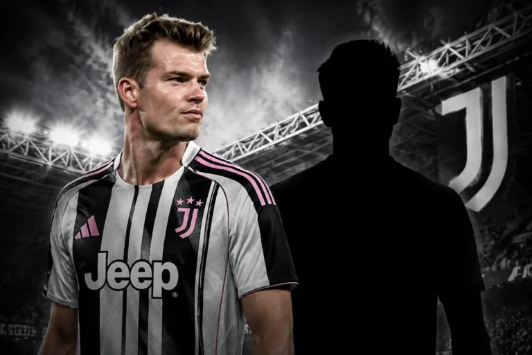 Sørloth in maglia Juventus bianconera Adidas con sponsor Jeep, silhouette di altro calciatore sullo sfondo dello stadio