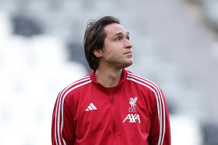 Federico Chiesa in tuta da allenamento Liverpool LFC