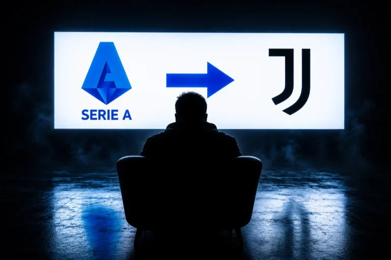Silhouette di una persona osserva uno schermo luminoso con logo Serie A, freccia blu e stemma Juventus, simboleggiando un trasferimento nel calcio italiano